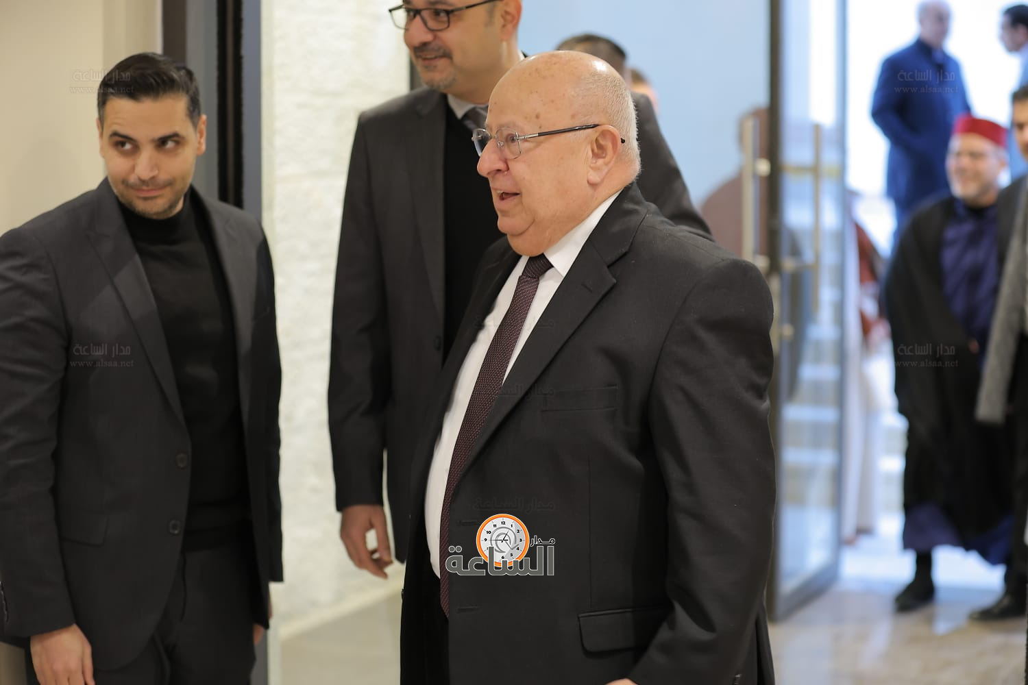 Madar Al-Saa Images 0.9692844952860757