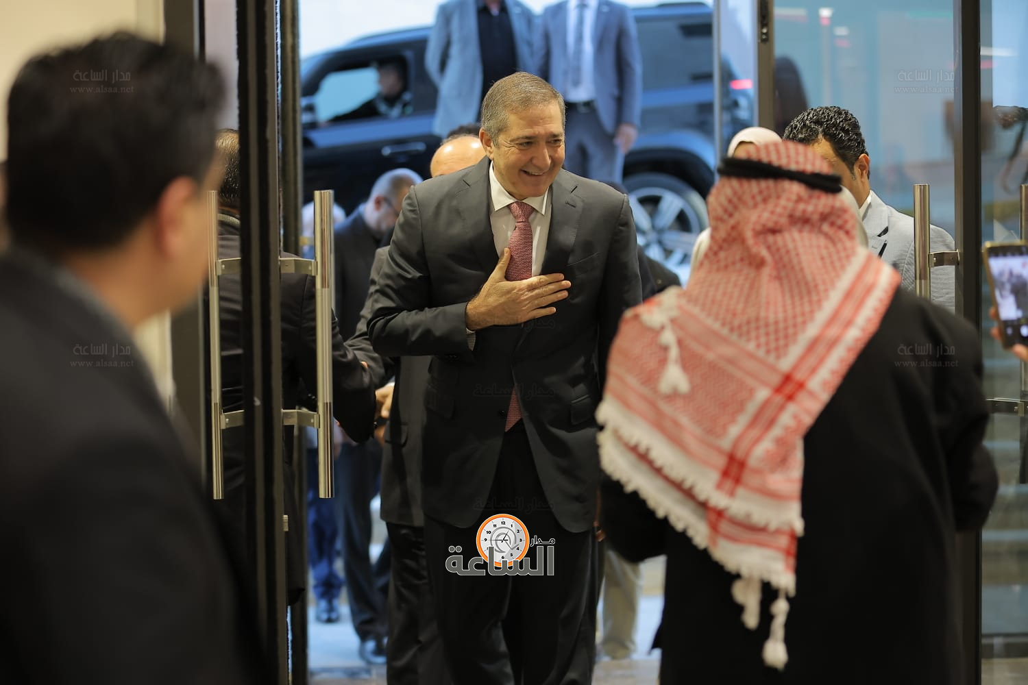 Madar Al-Saa Images 0.39869588145716806