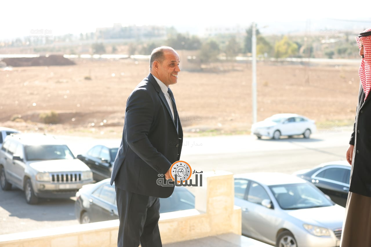 Madar Al-Saa Images 0.9225303267344732