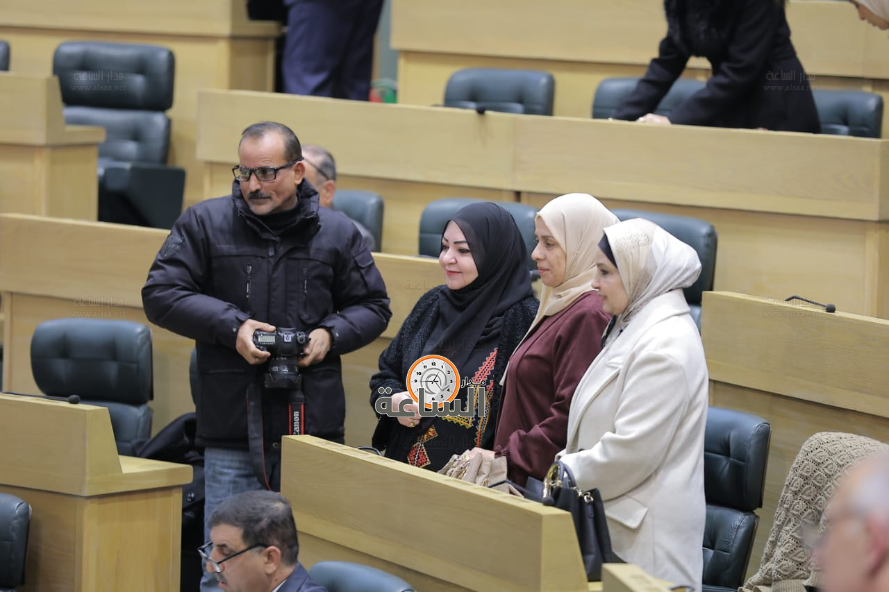 Madar Al-Saa Images 0.6971415244749757