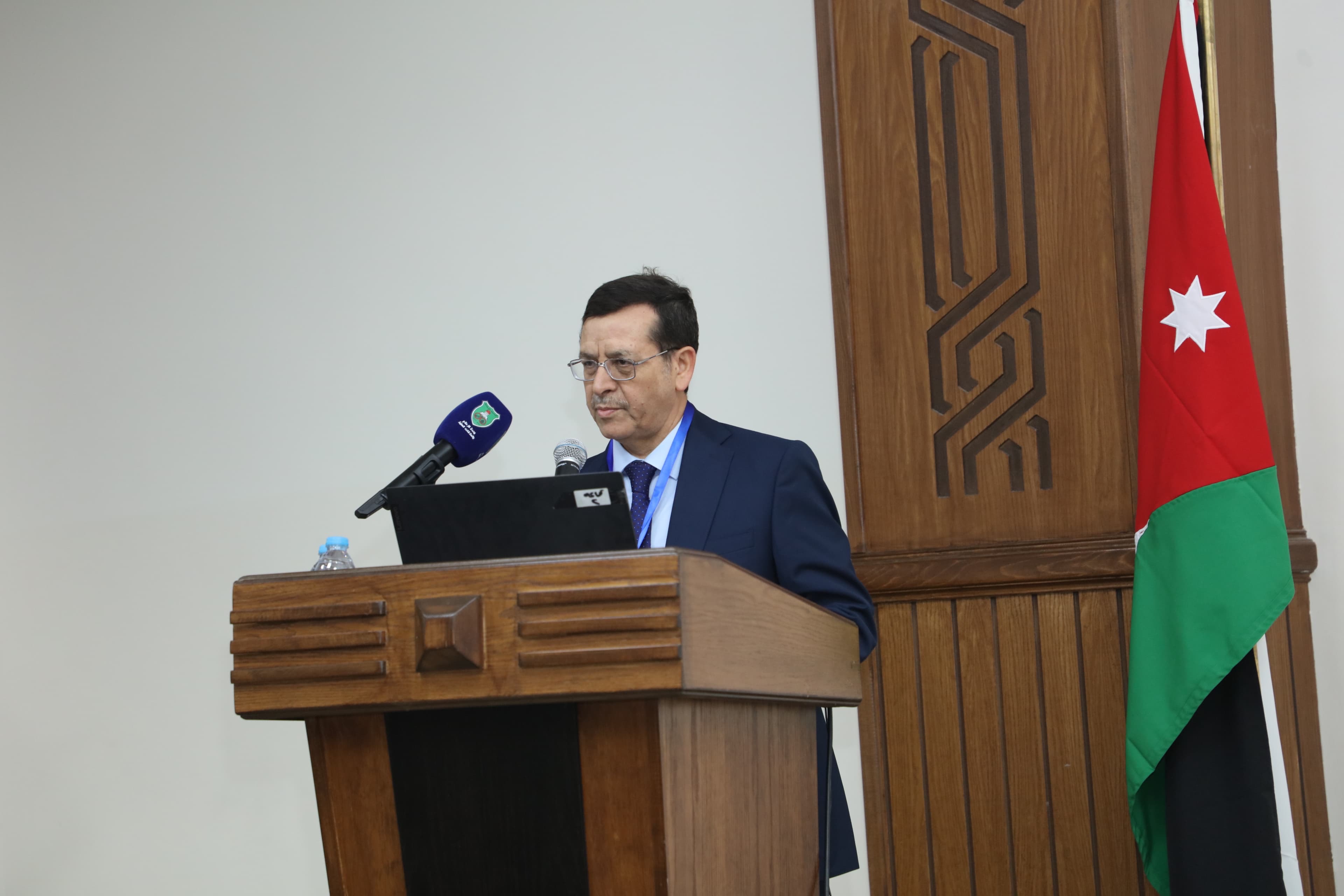 Madar Al-Saa Images 0.44335645036516813