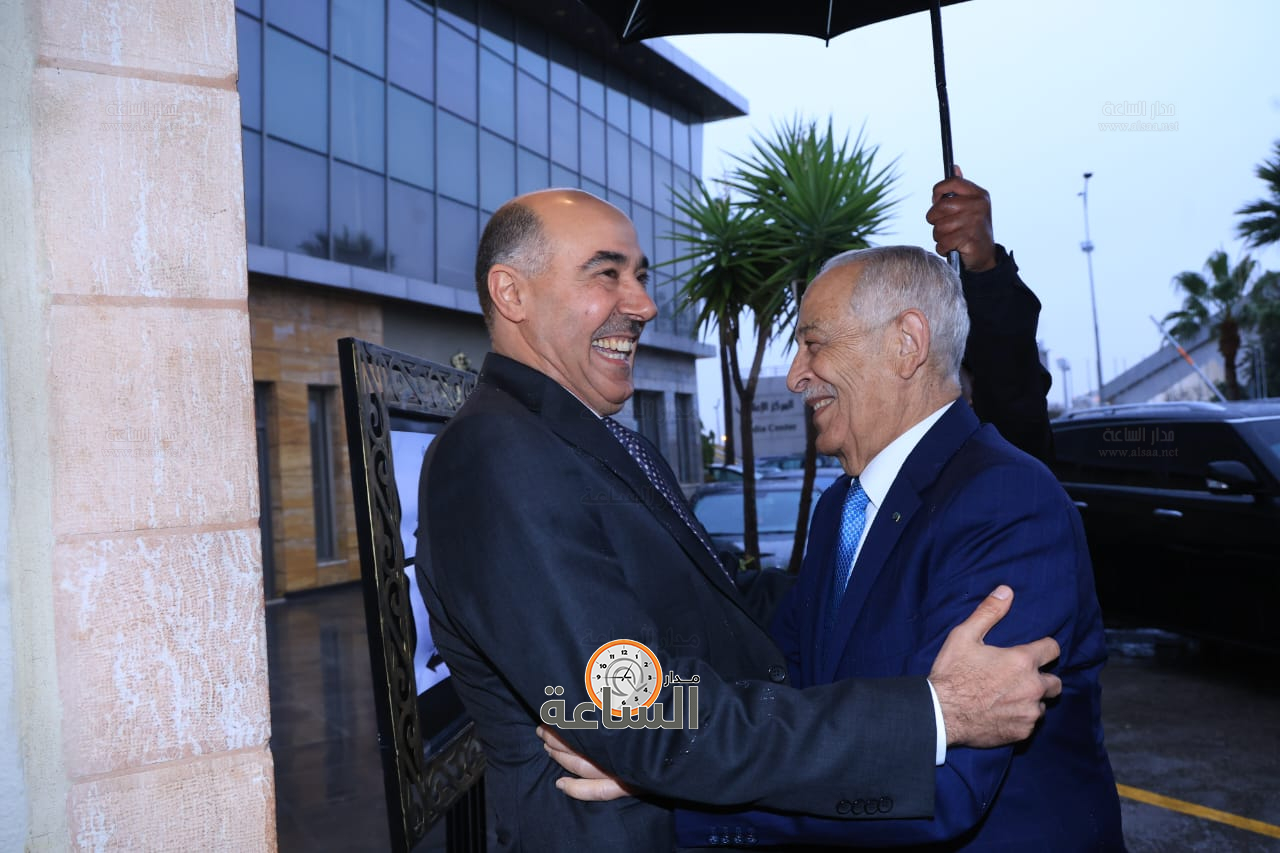 Madar Al-Saa Images 0.03271719122847372