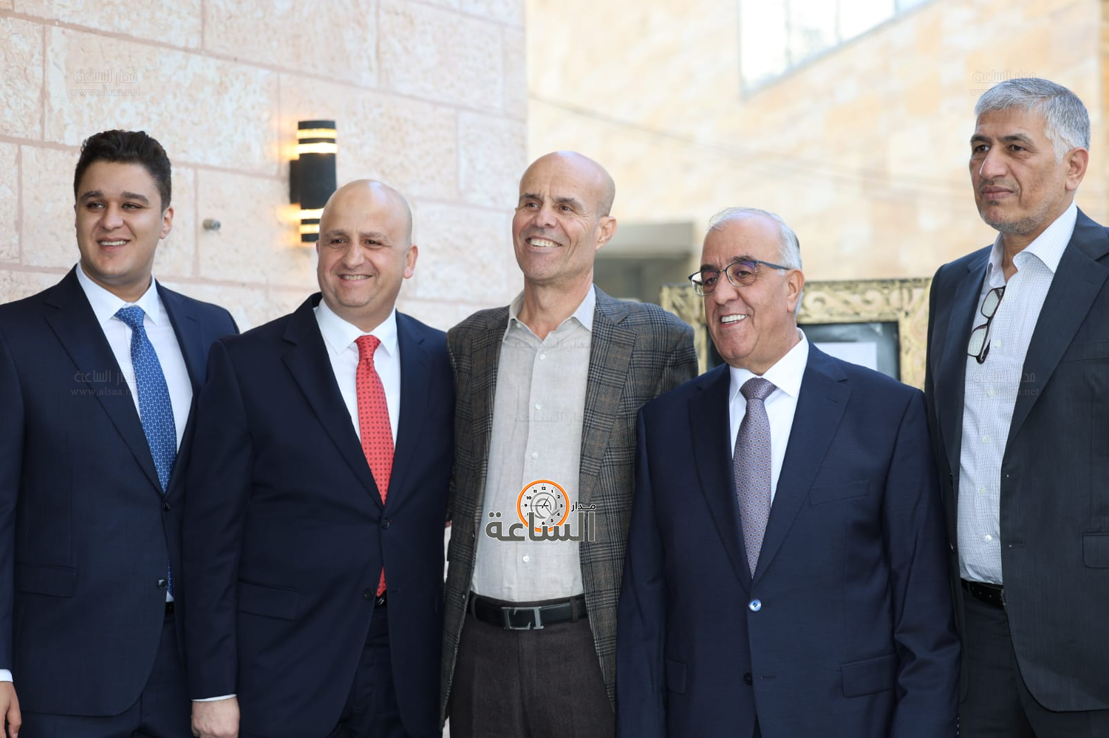 Madar Al-Saa Images 0.5759840791443949