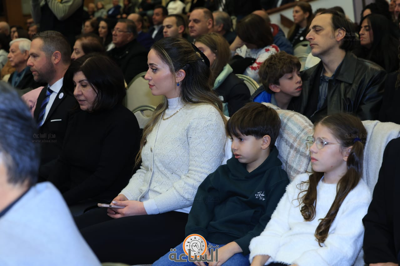 Madar Al-Saa Images 0.32930545066019