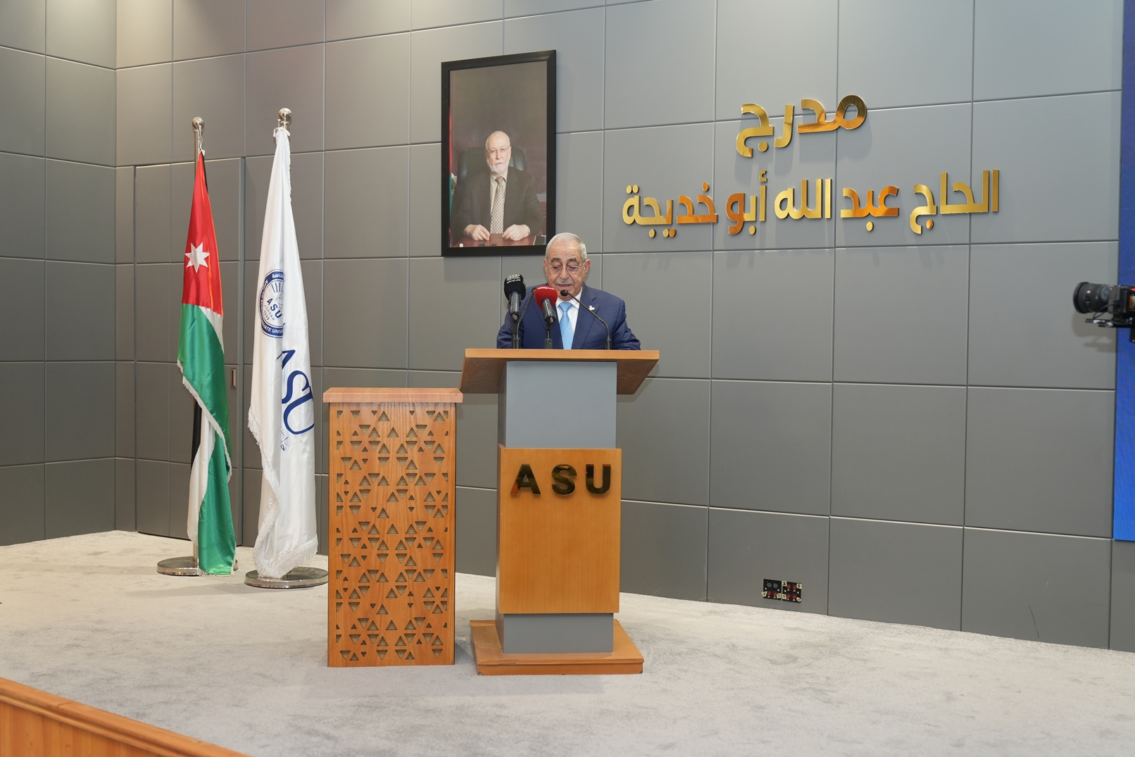 Madar Al-Saa Images 0.32375397359215075