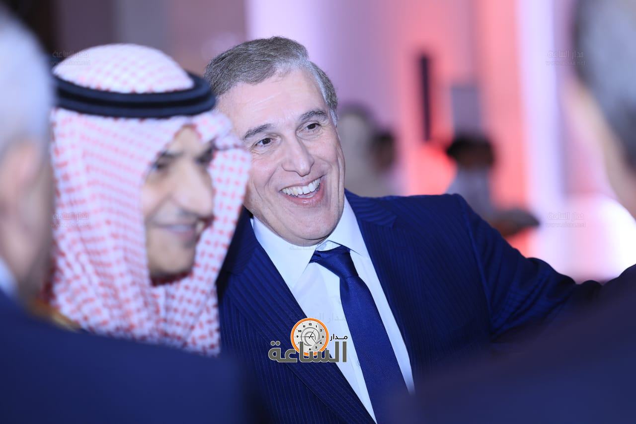 Madar Al-Saa Images 0.352203607030101