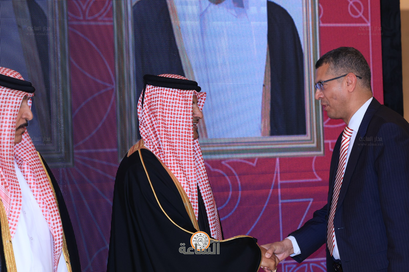 Madar Al-Saa Images 0.4093207587756359