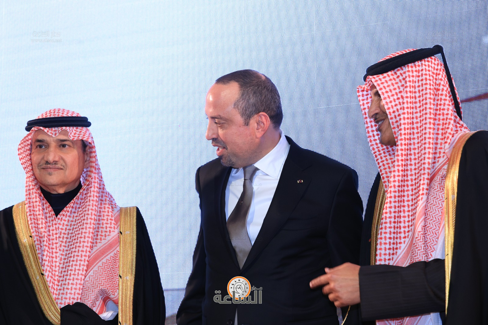 Madar Al-Saa Images 0.45549198754923215