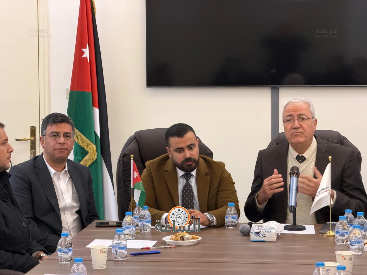 Madar Al-Saa Images 0.4087288746338952