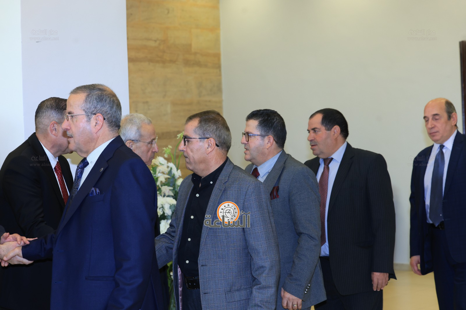 Madar Al-Saa Images 0.3261610939883127