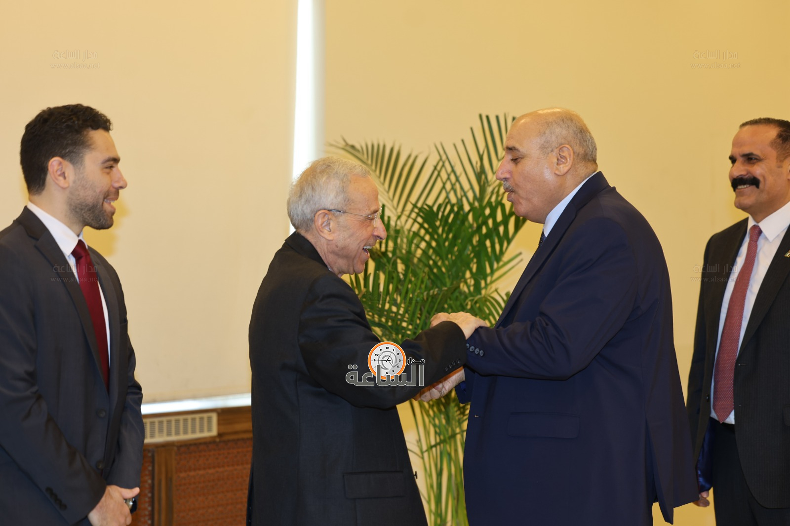 Madar Al-Saa Images 0.5610932414142389