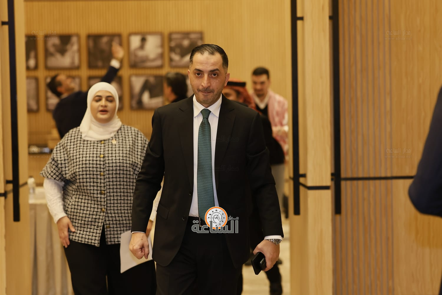 Madar Al-Saa Images 0.6191804904682234