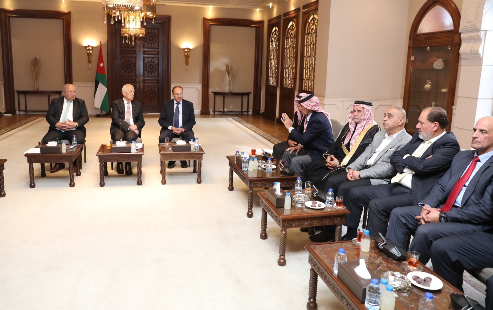 Madar Al-Saa Images 0.9599848443876072