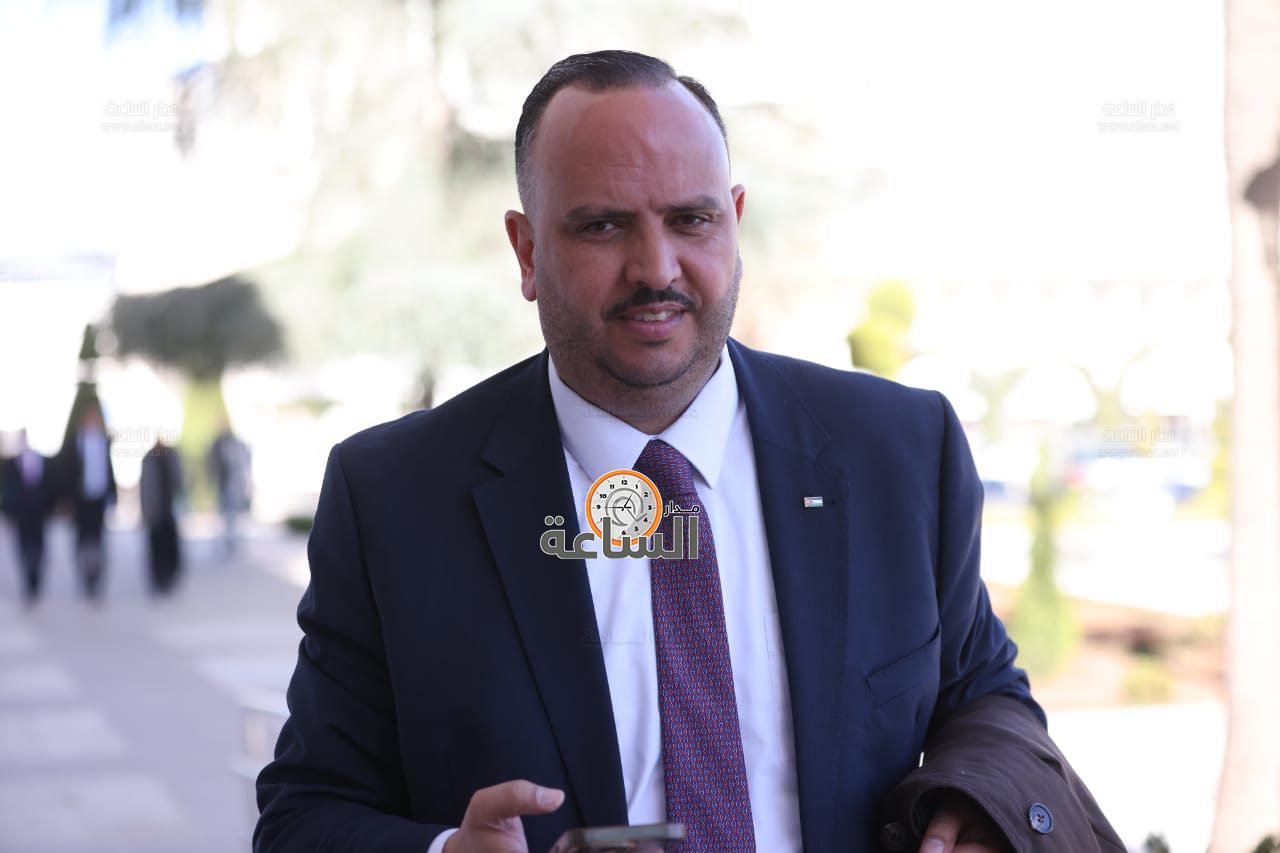 Madar Al-Saa Images 0.3704125191547306