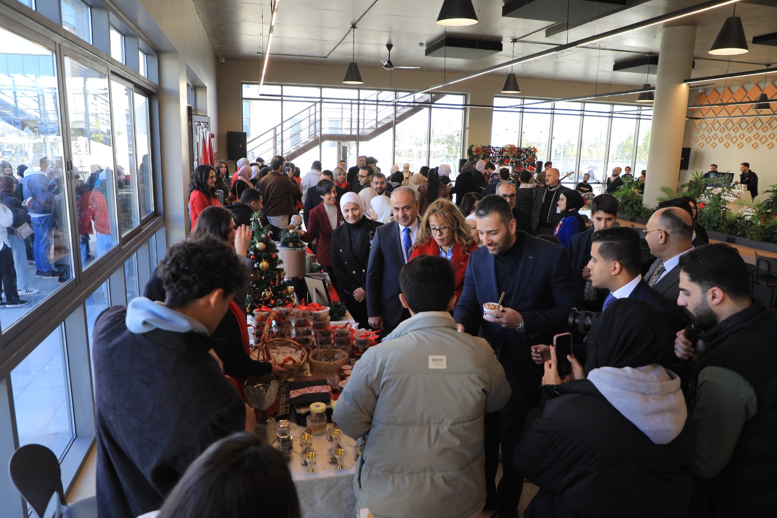 Madar Al-Saa Images 0.5959453338243564