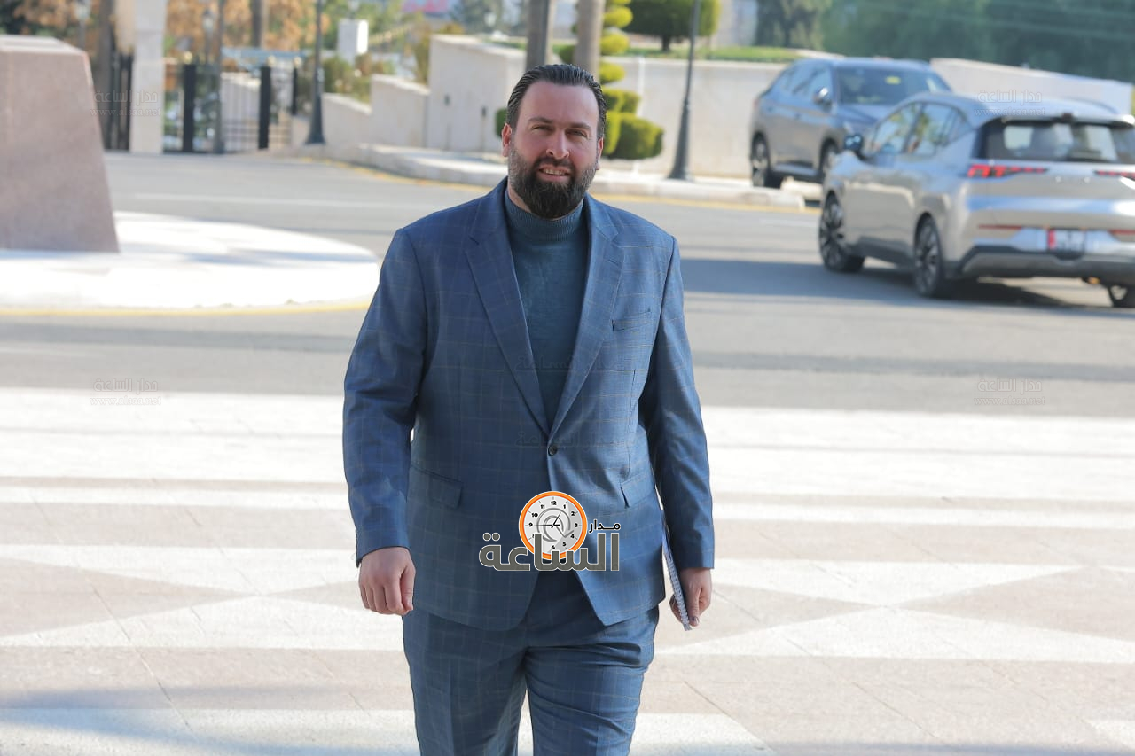 Madar Al-Saa Images 0.7497531880581422