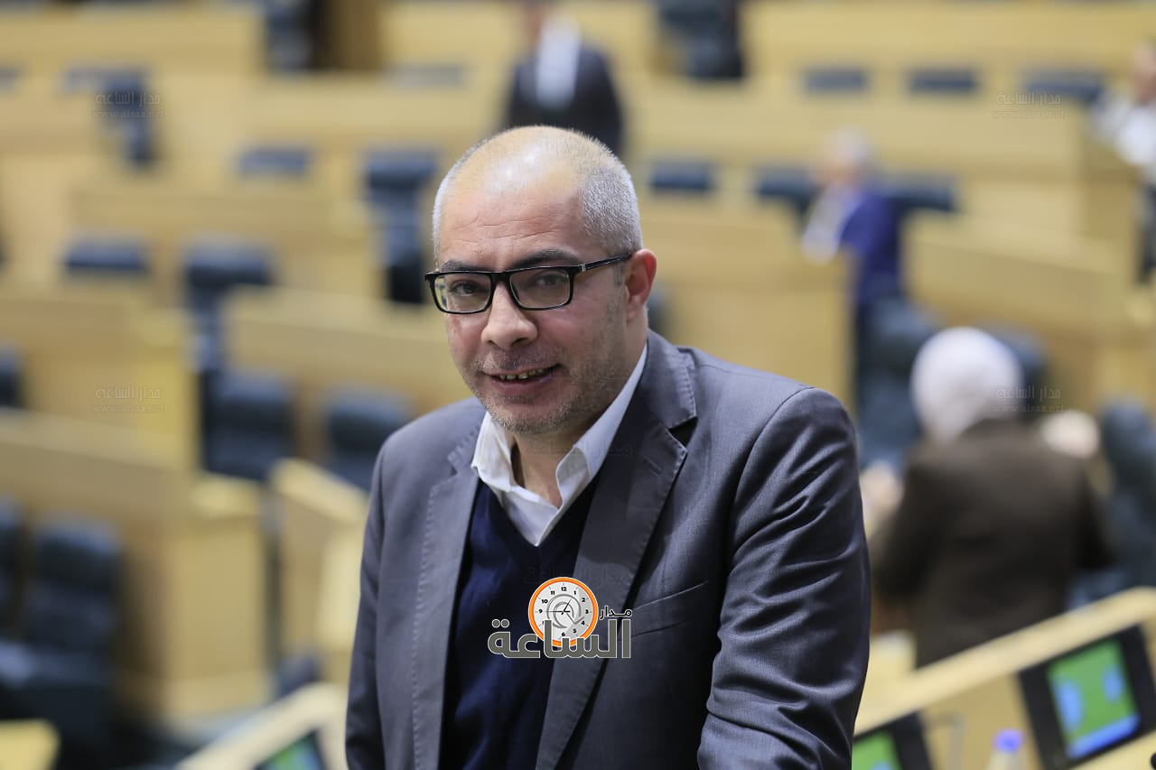 Madar Al-Saa Images 0.7413362431000532