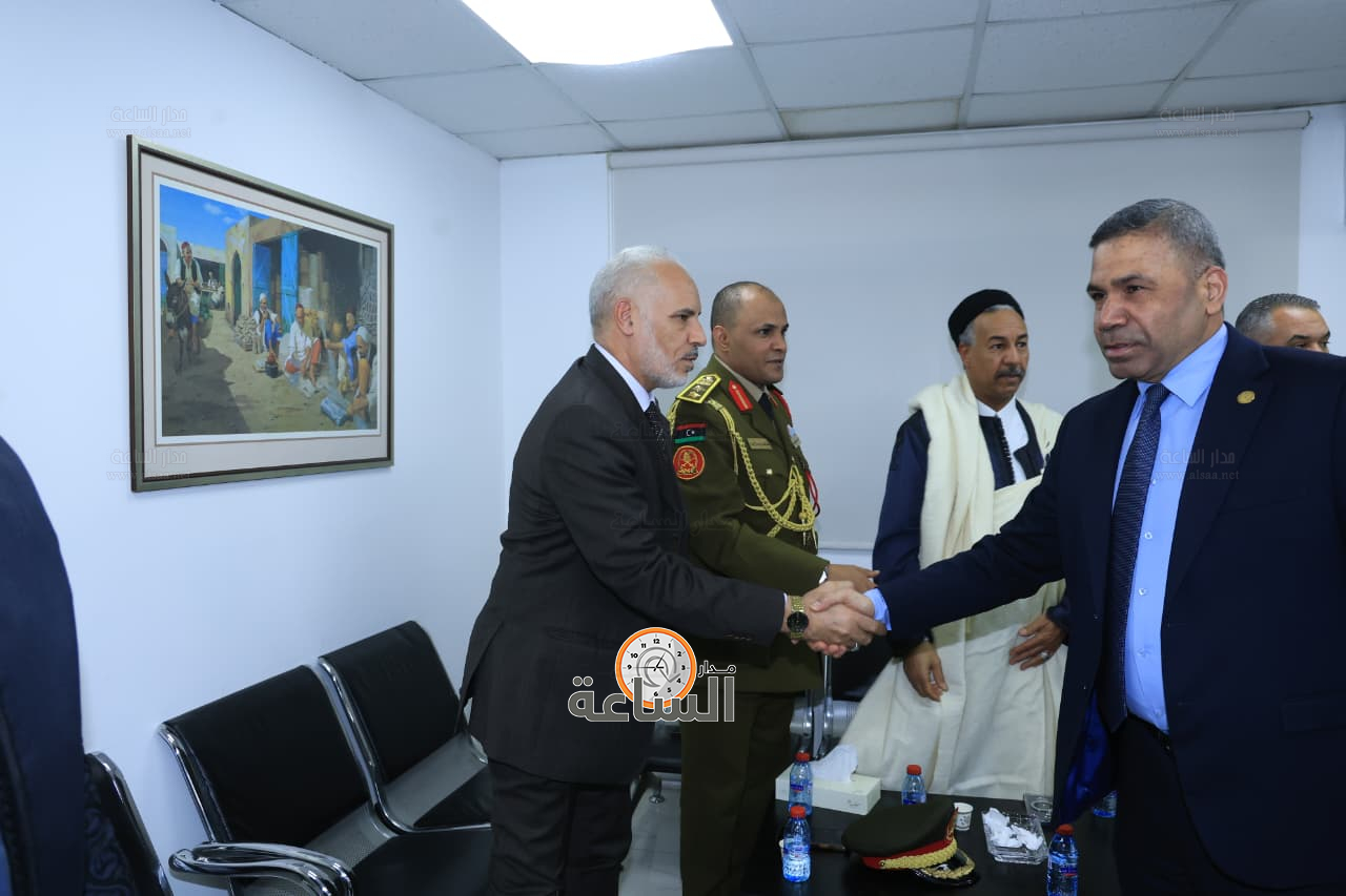 Madar Al-Saa Images 0.4391145380201056