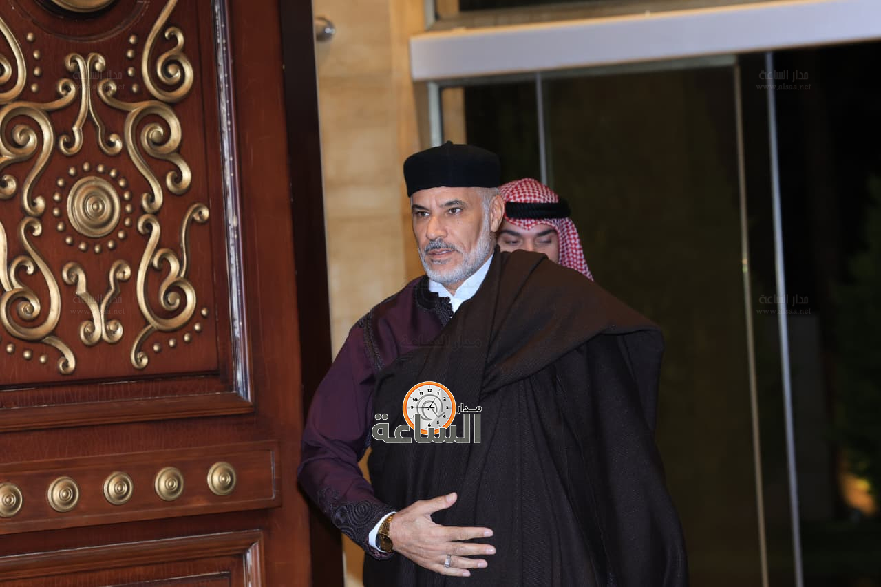 Madar Al-Saa Images 0.04409492943282334