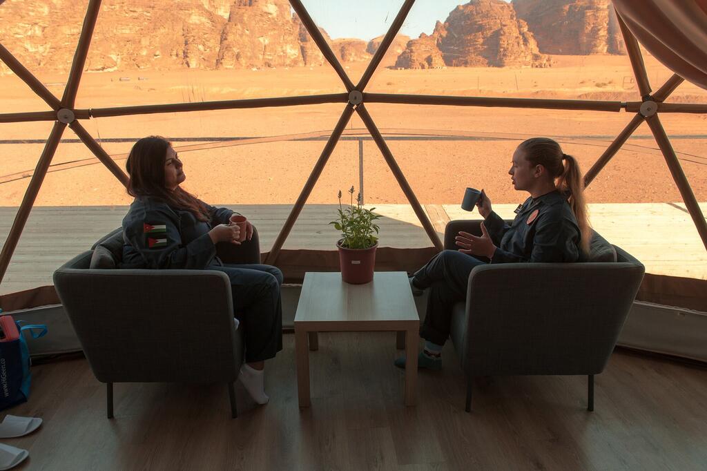 Madar Al-Saa Images 0.3498560055433506