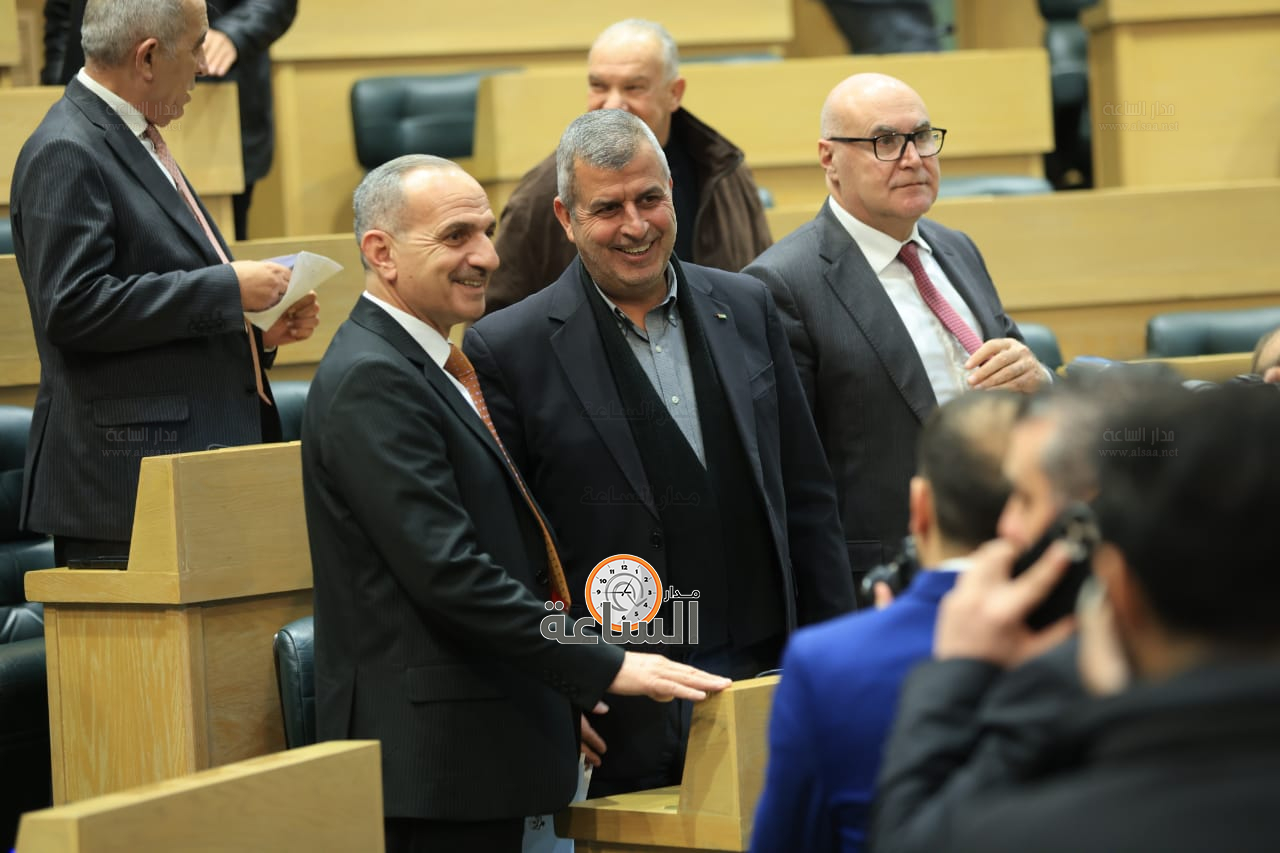 Madar Al-Saa Images 0.5915363752141921