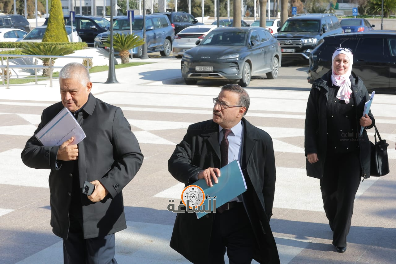 Madar Al-Saa Images 0.6572858449433197