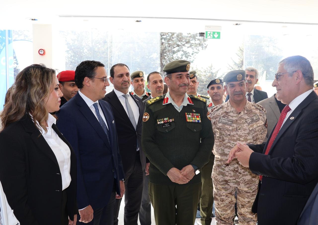 Madar Al-Saa Images 0.6221112251453265