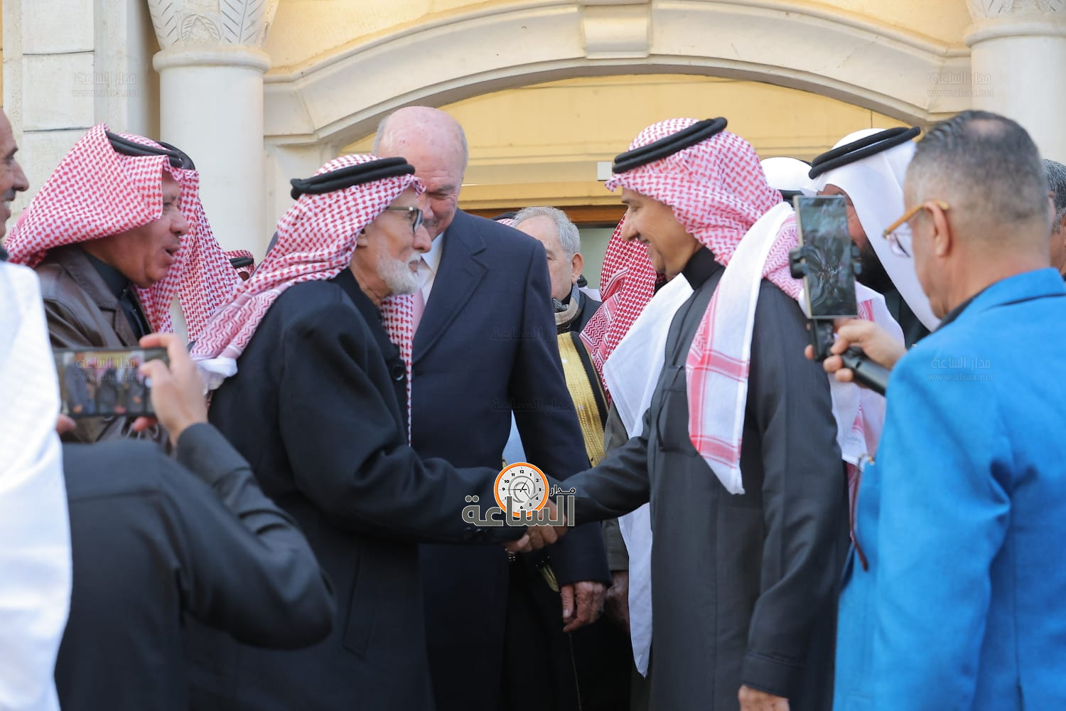 Madar Al-Saa Images 0.748099355668192