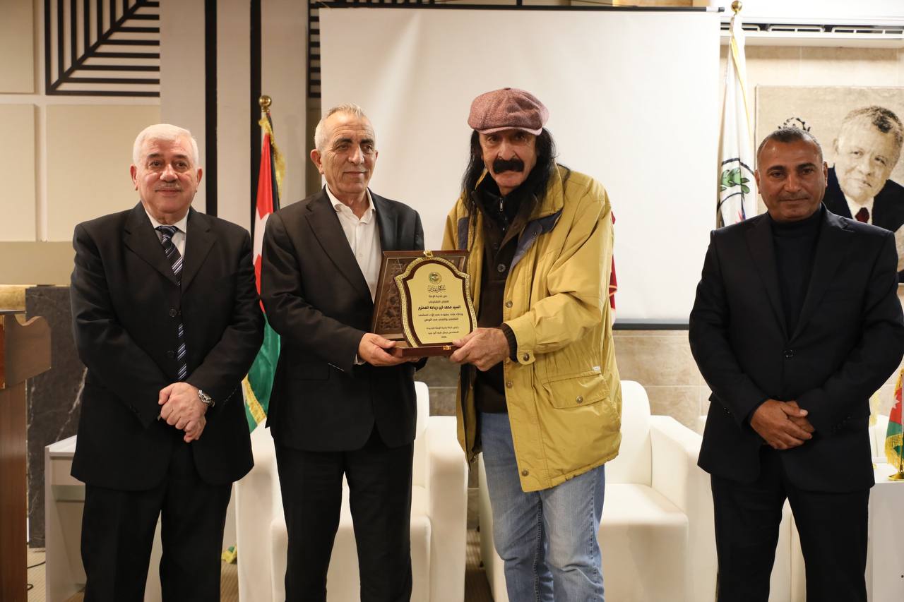 Madar Al-Saa Images 0.7541371401511088