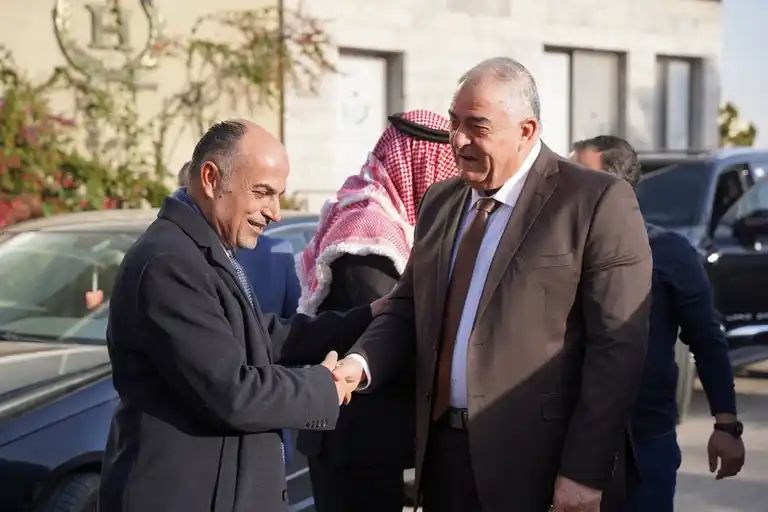 Madar Al-Saa Images 0.10009643725340178