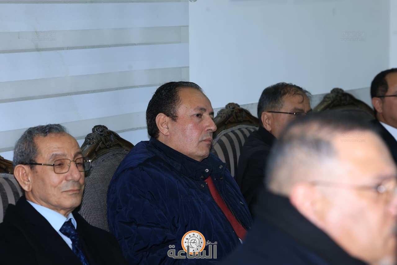 Madar Al-Saa Images 0.49979602699389003