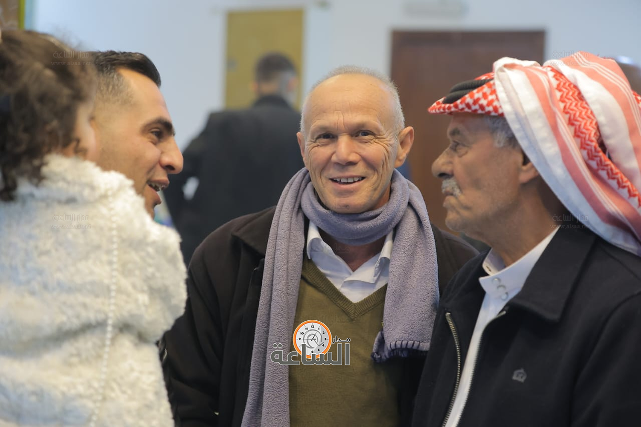 Madar Al-Saa Images 0.8231510873478483