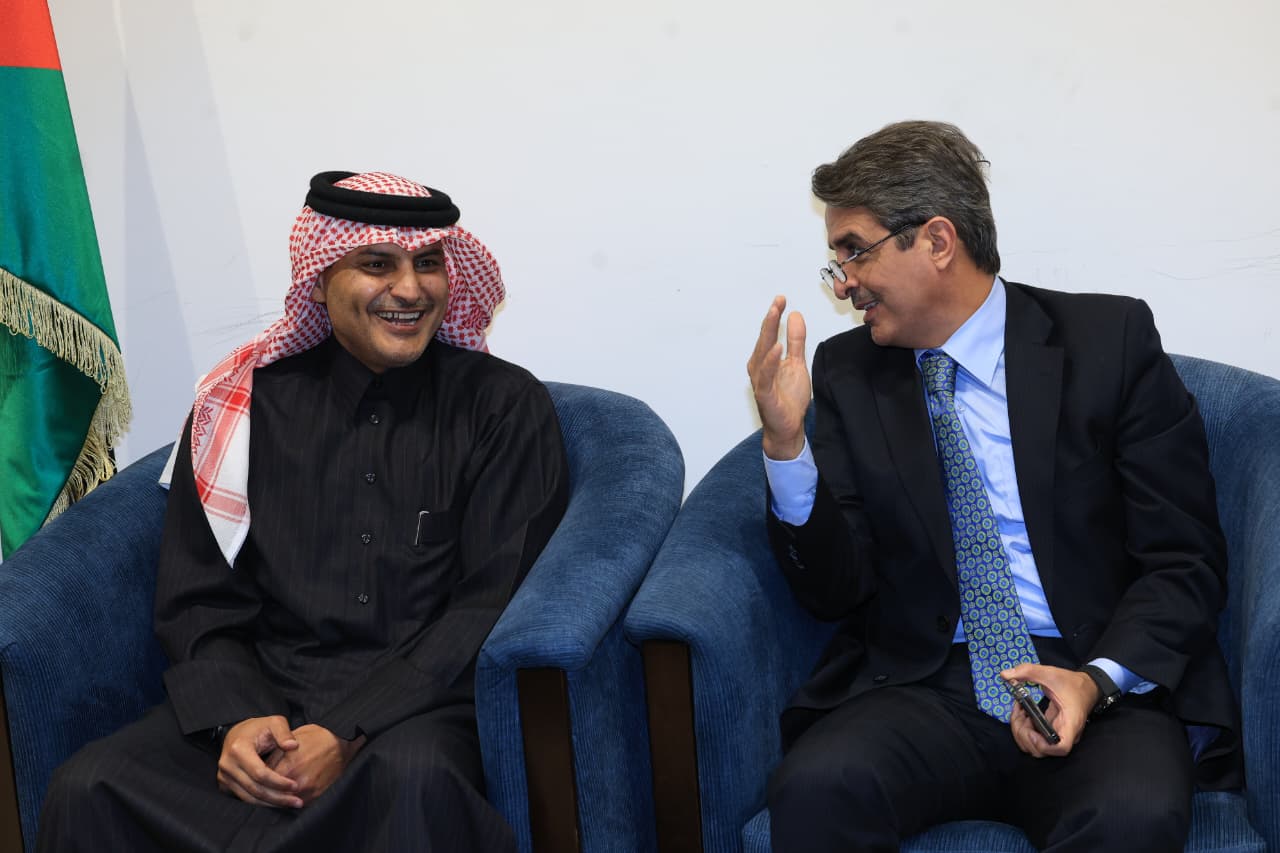 Madar Al-Saa Images 0.4560069313346202