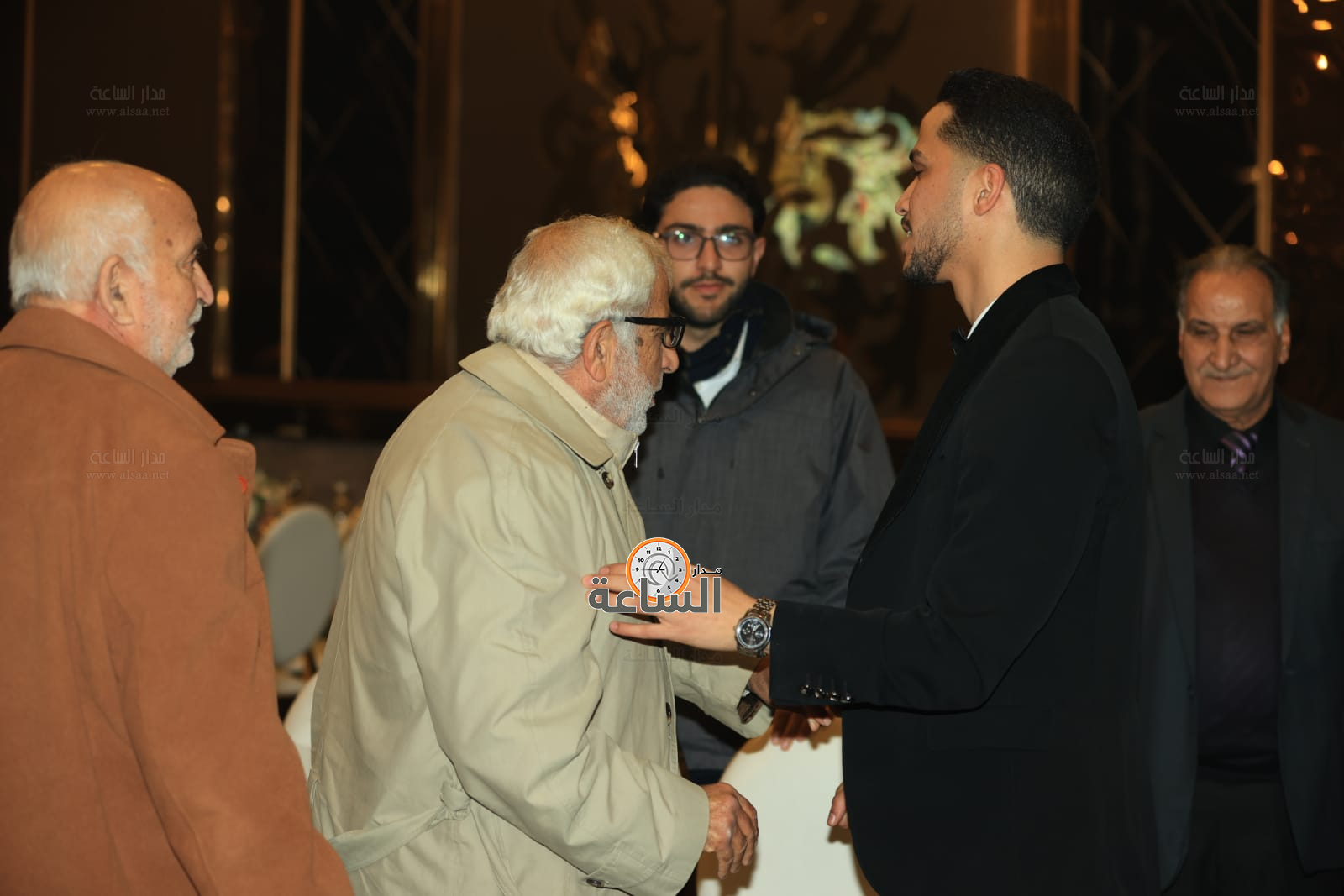 Madar Al-Saa Images 0.4381525833021912