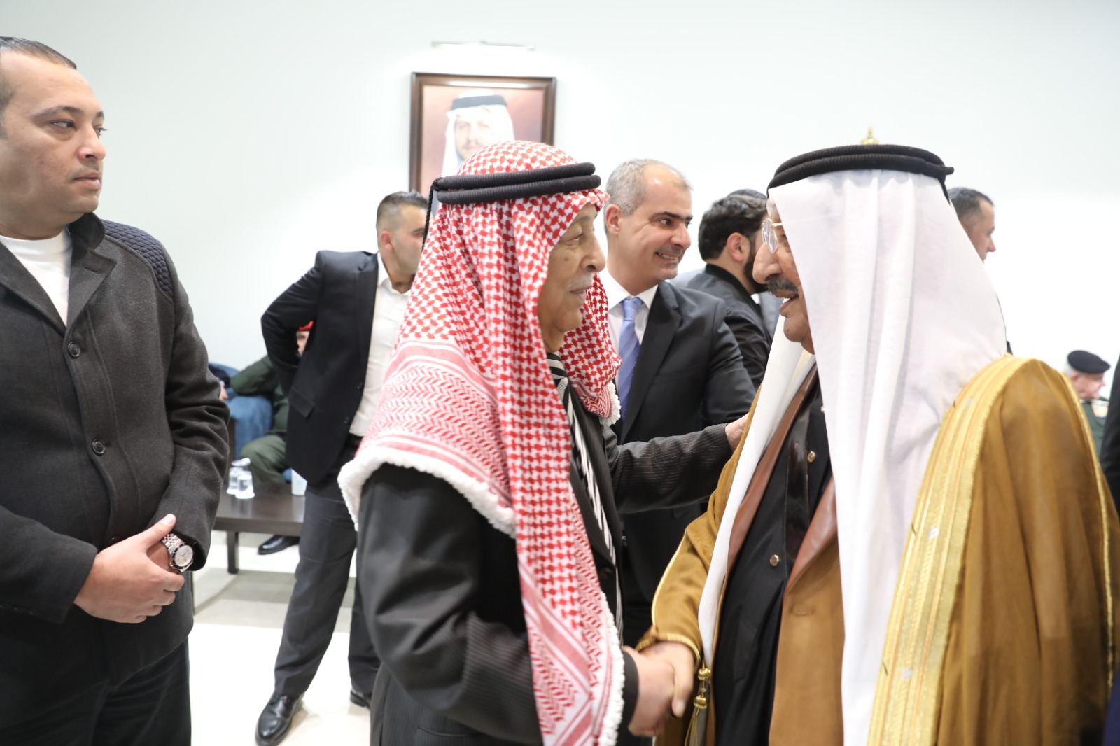 Madar Al-Saa Images 0.19125707838668227