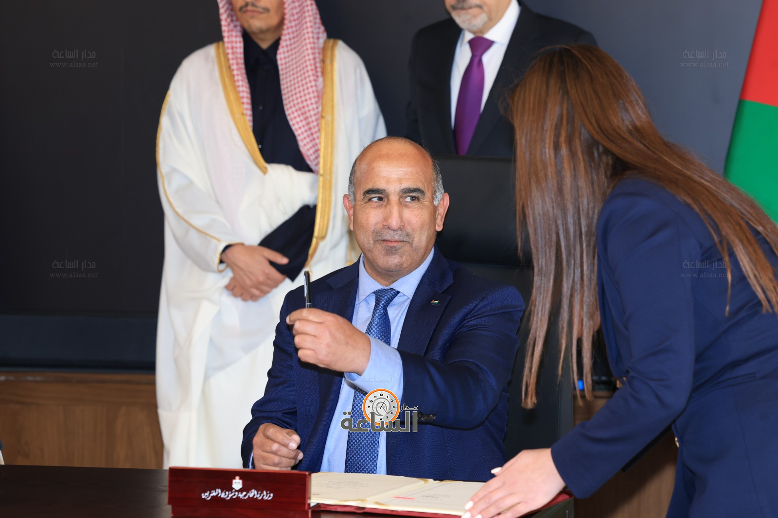 Madar Al-Saa Images 0.11991760472503277