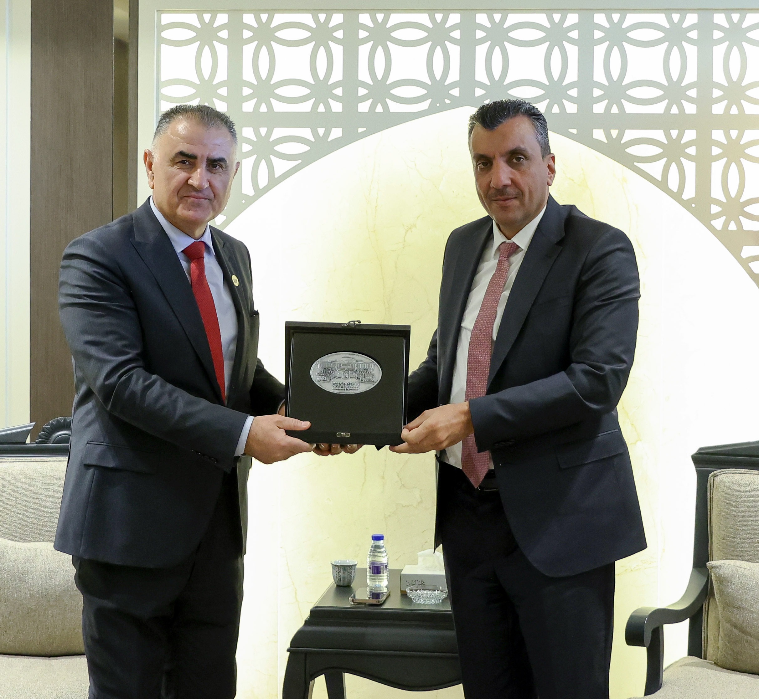 Madar Al-Saa Images 0.8324054807914898