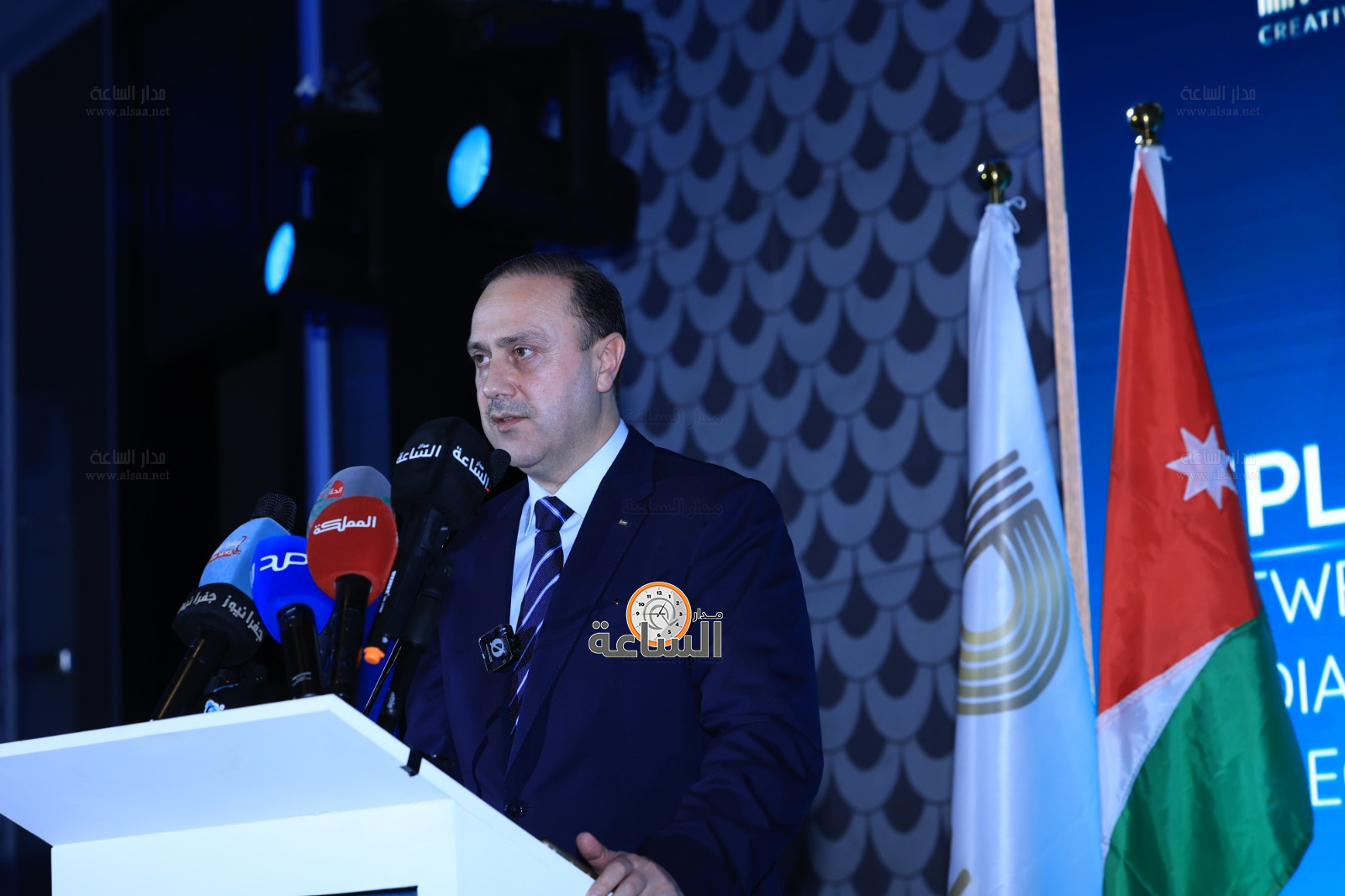 Madar Al-Saa Images 0.9570454343175216