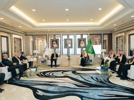 Madar Al-Saa Images 0.46367085013075915