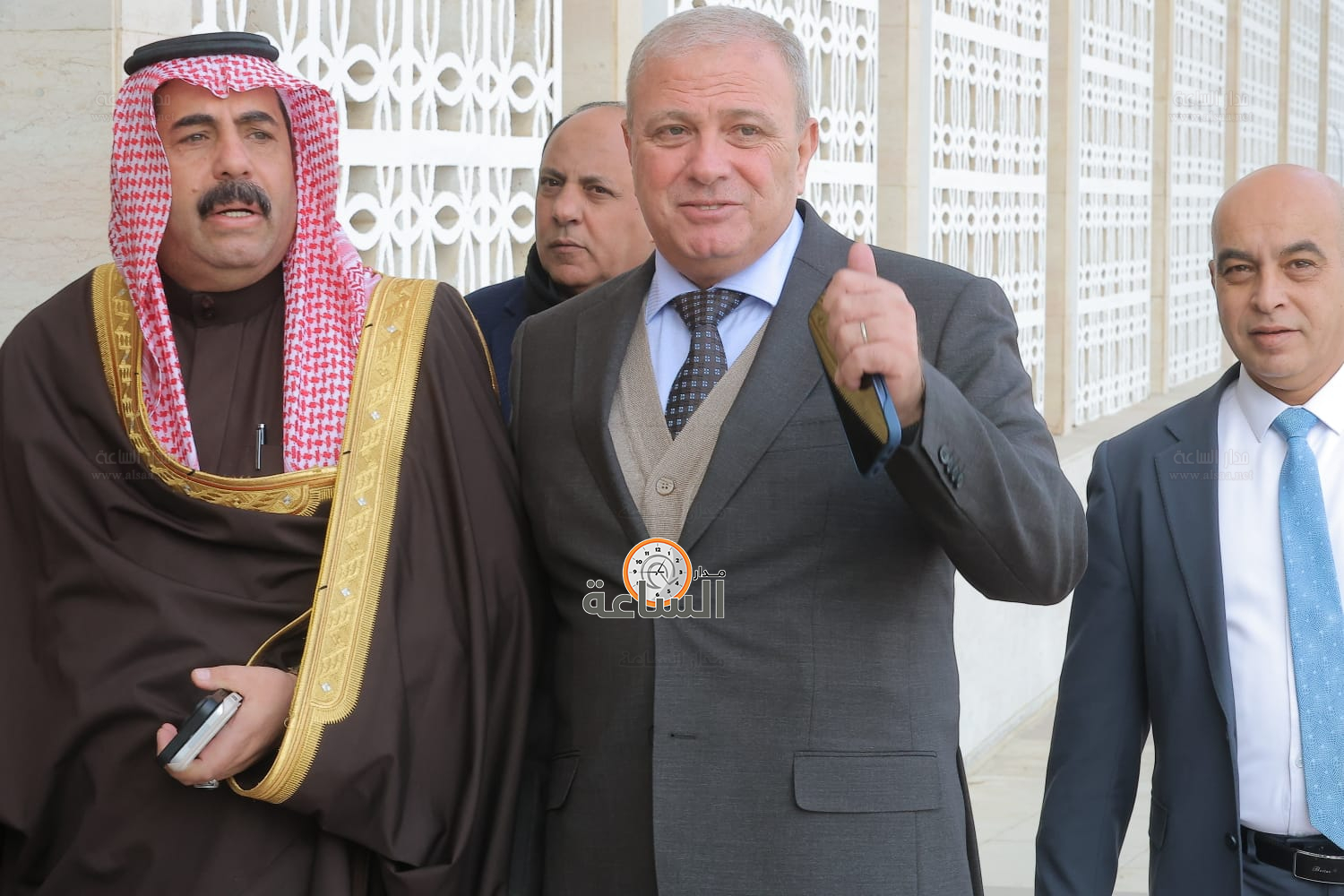 Madar Al-Saa Images 0.09997423890956603