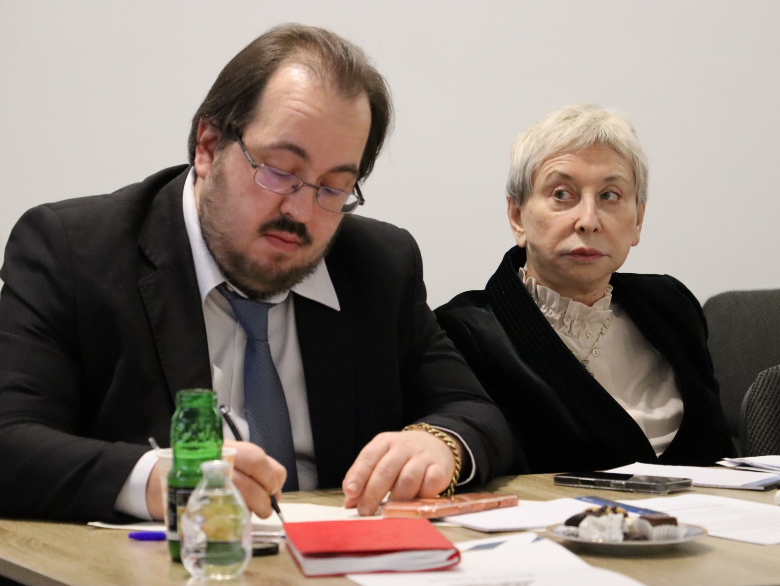 Madar Al-Saa Images 0.3310773670190068