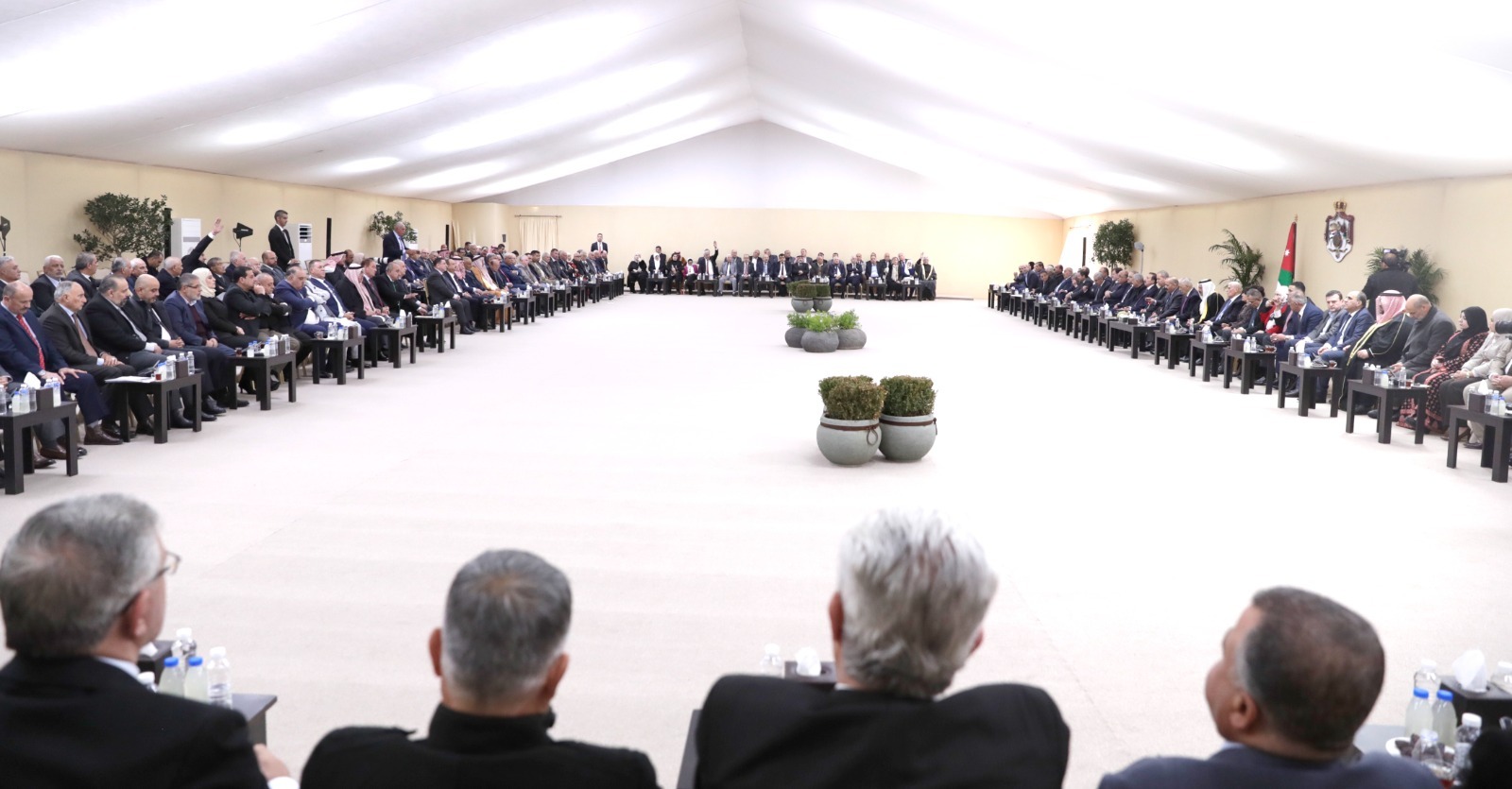 Madar Al-Saa Images 0.3591579260264688