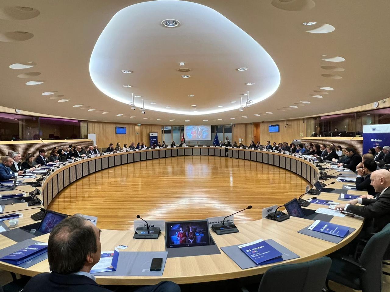 Madar Al-Saa Images 0.632991920933526