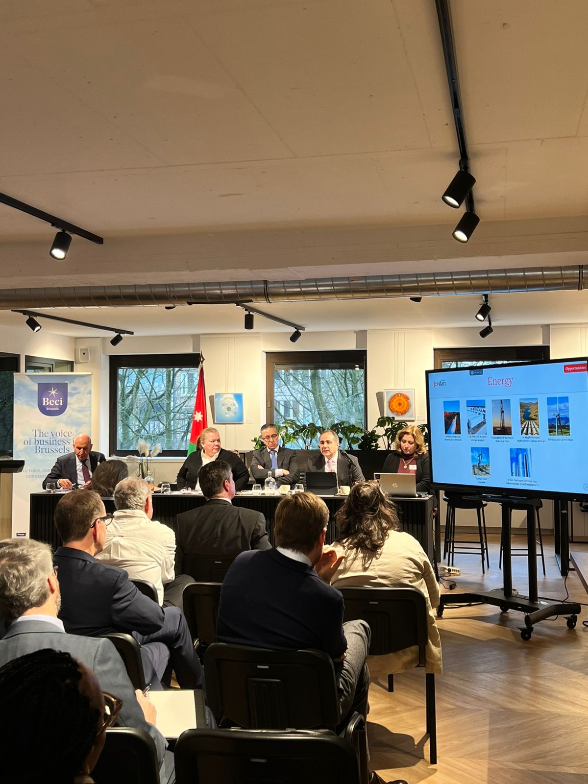 Madar Al-Saa Images 0.053026959760503756