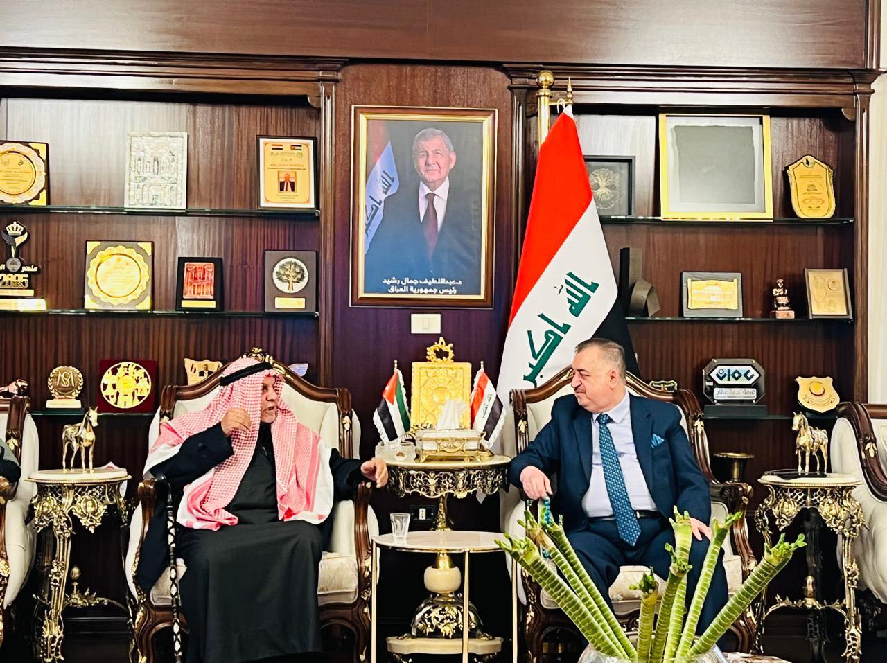 Madar Al-Saa Images 0.3056890564899316