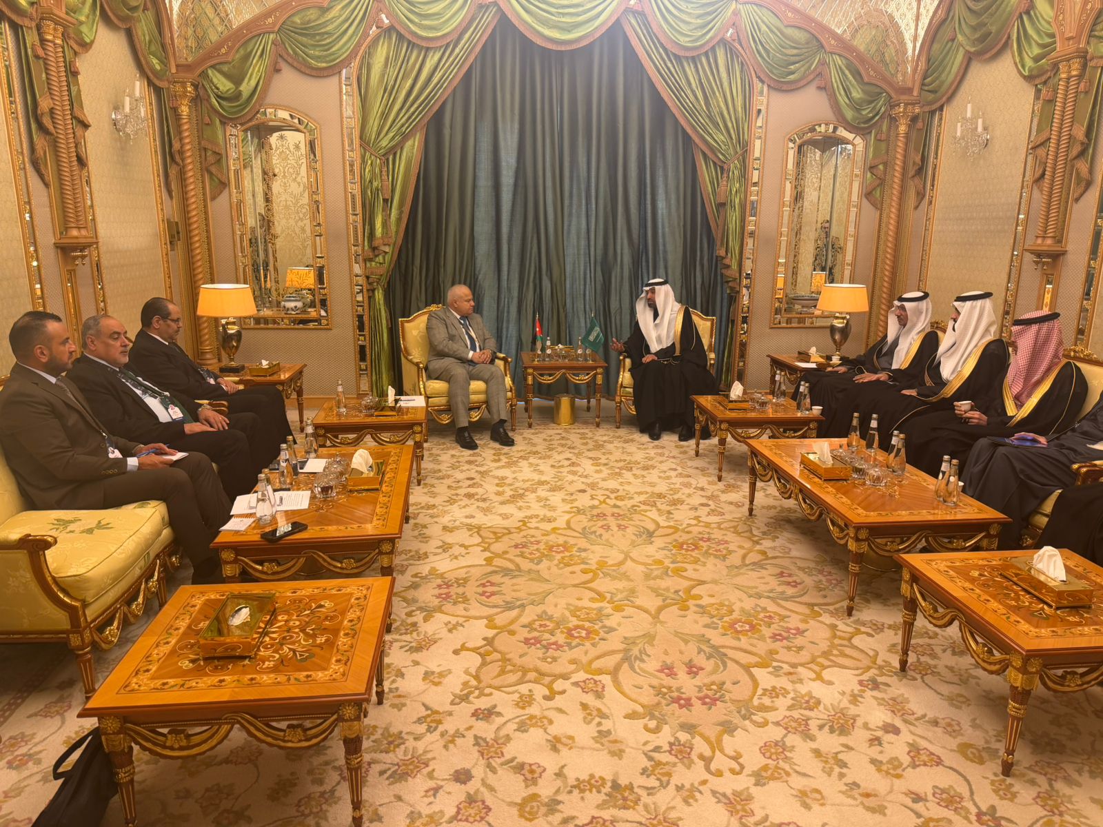 Madar Al-Saa Images 0.8440588136190259