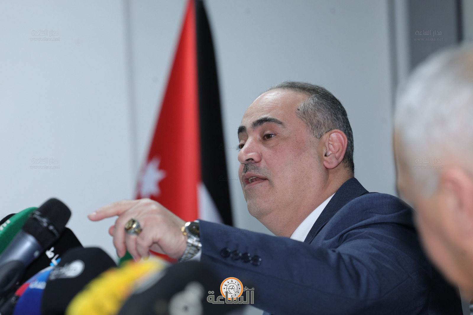 Madar Al-Saa Images 0.9289774236291684