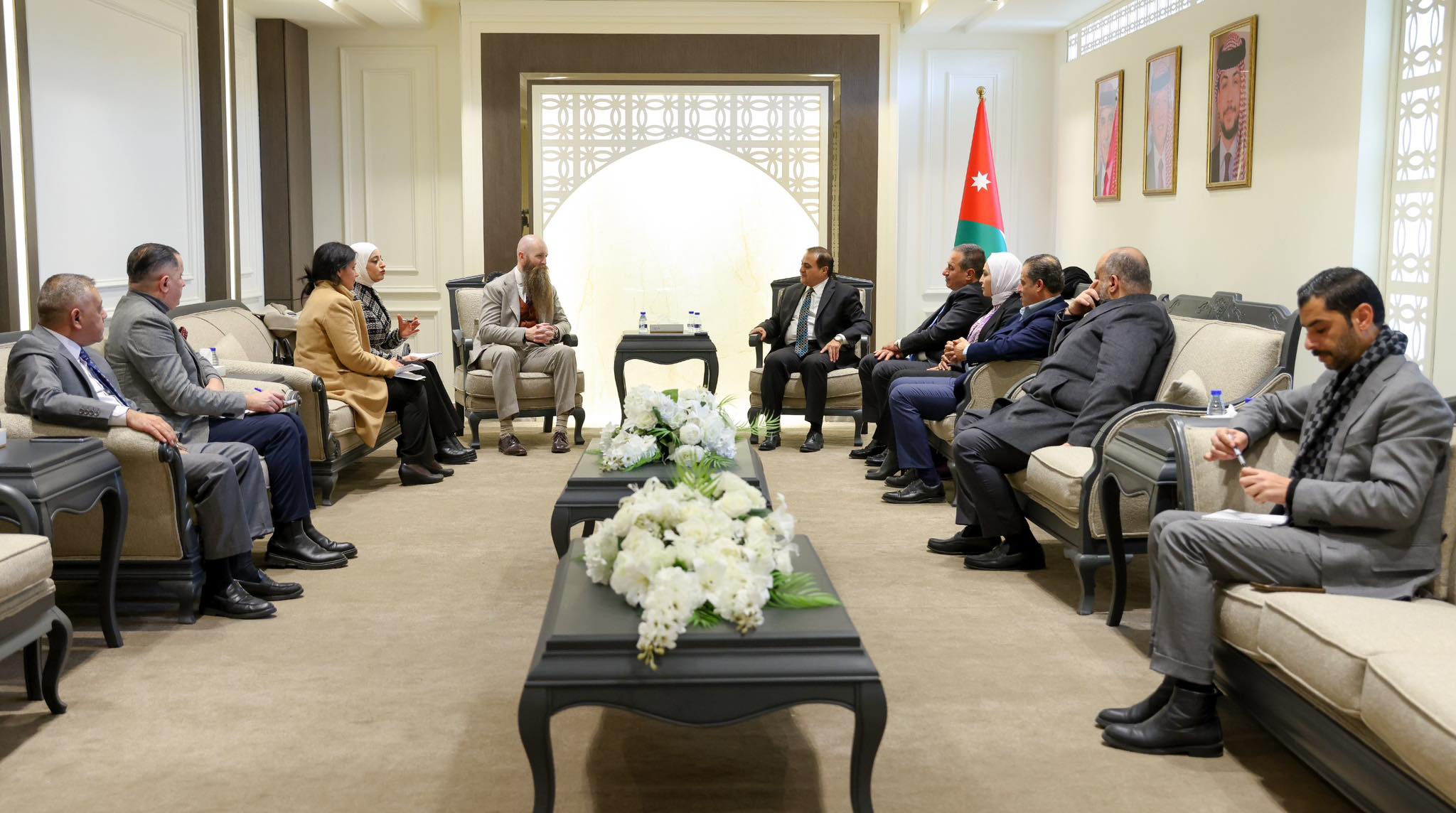 Madar Al-Saa Images 0.19170889452929407