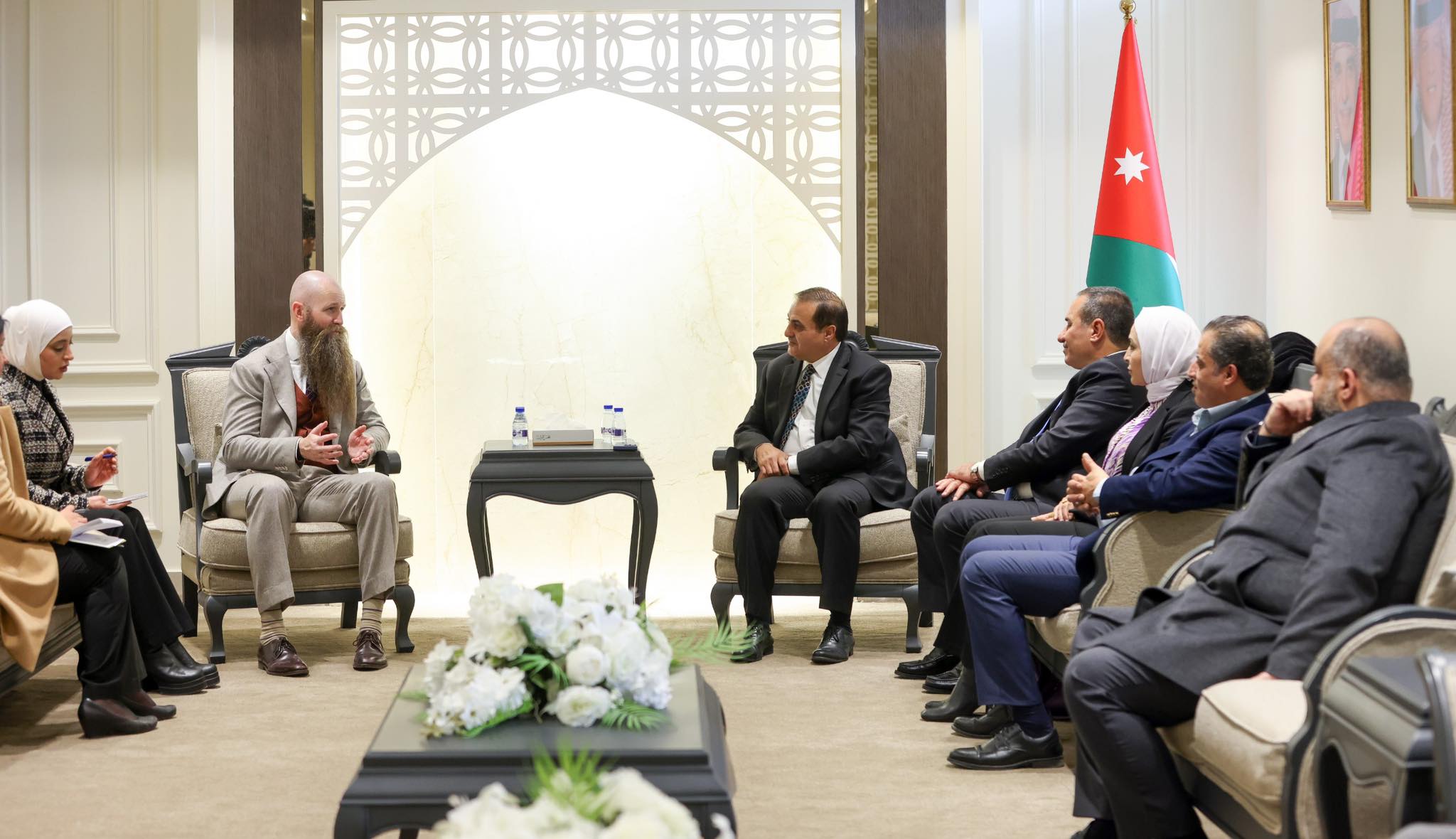 Madar Al-Saa Images 0.30237045938556695