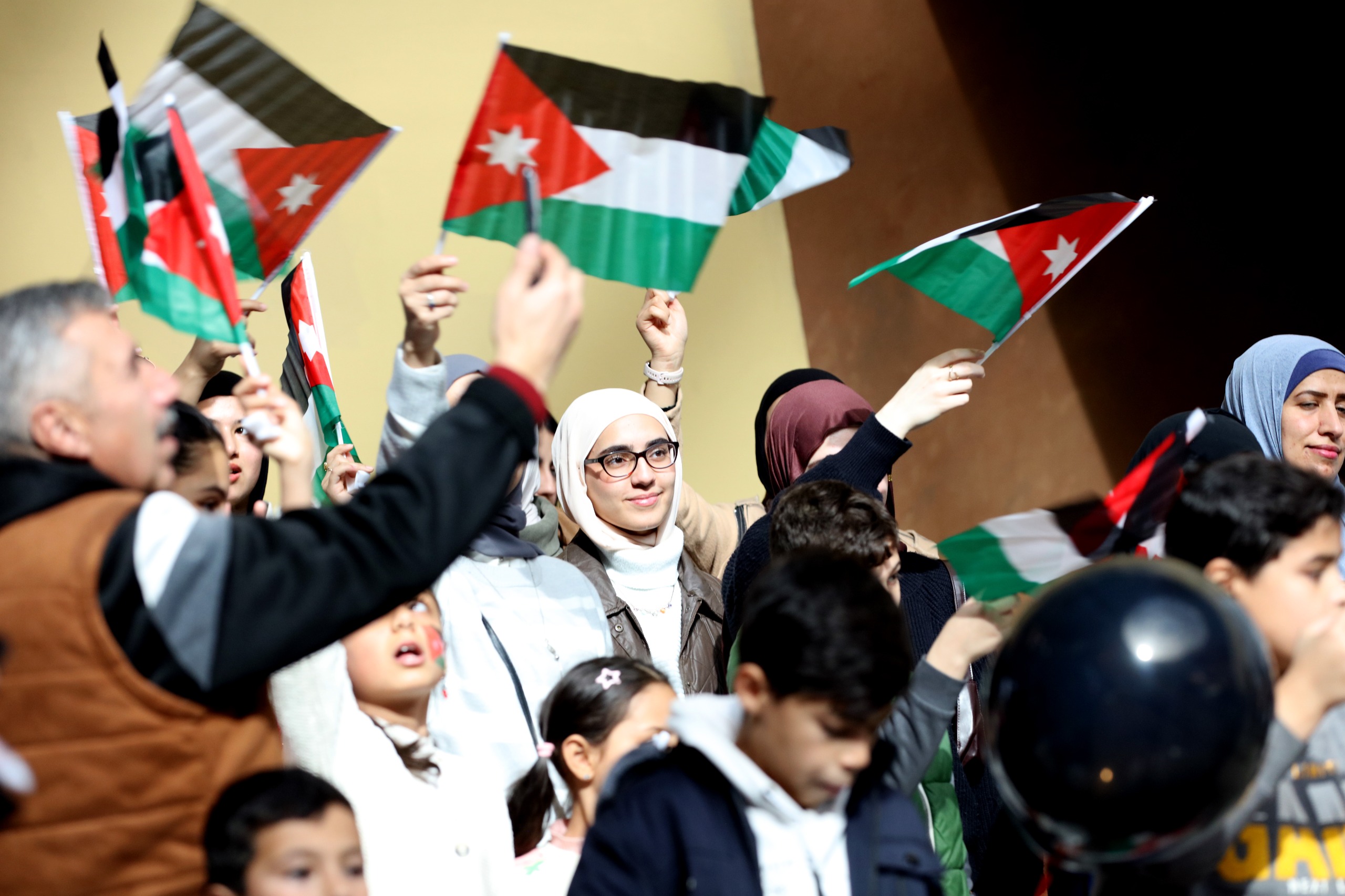 Madar Al-Saa Images 0.7493973458325439